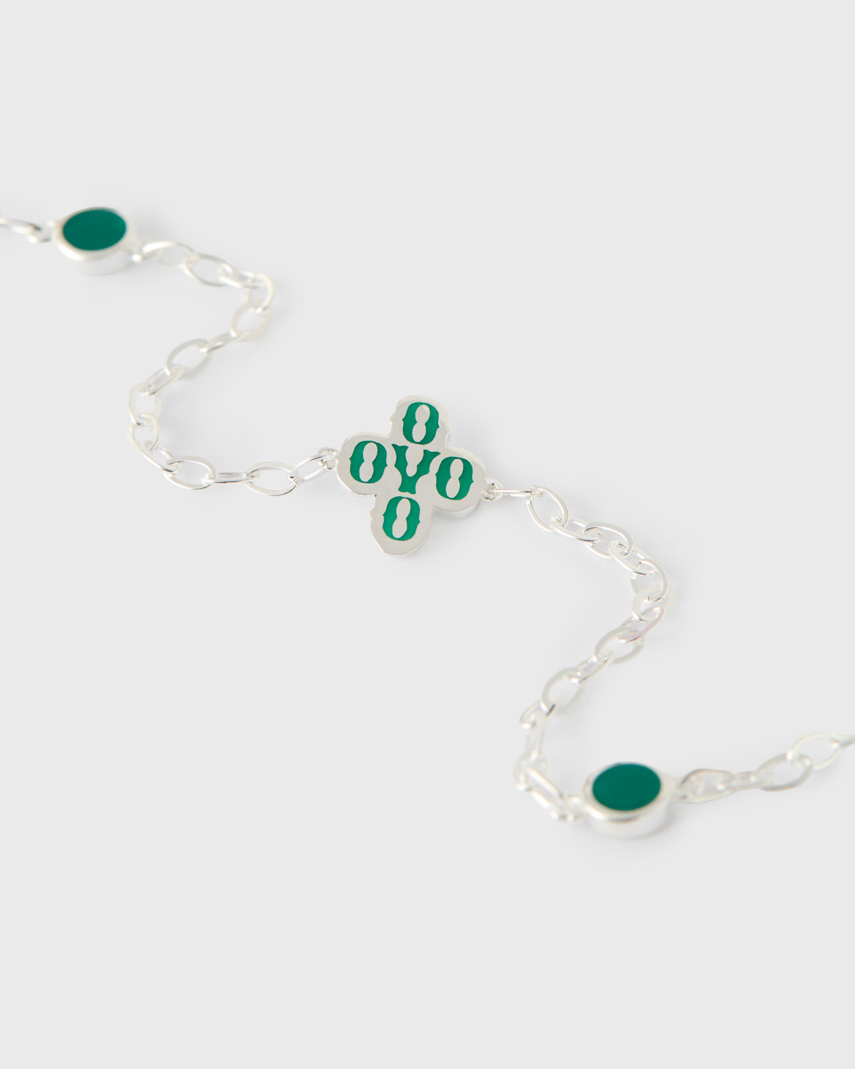Bracelet à pompons argentés