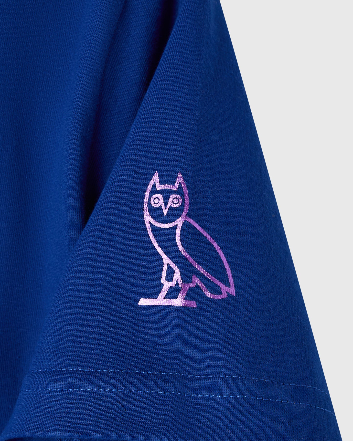 Midnight blue t-shirt with pink owl graphic outline on chest.