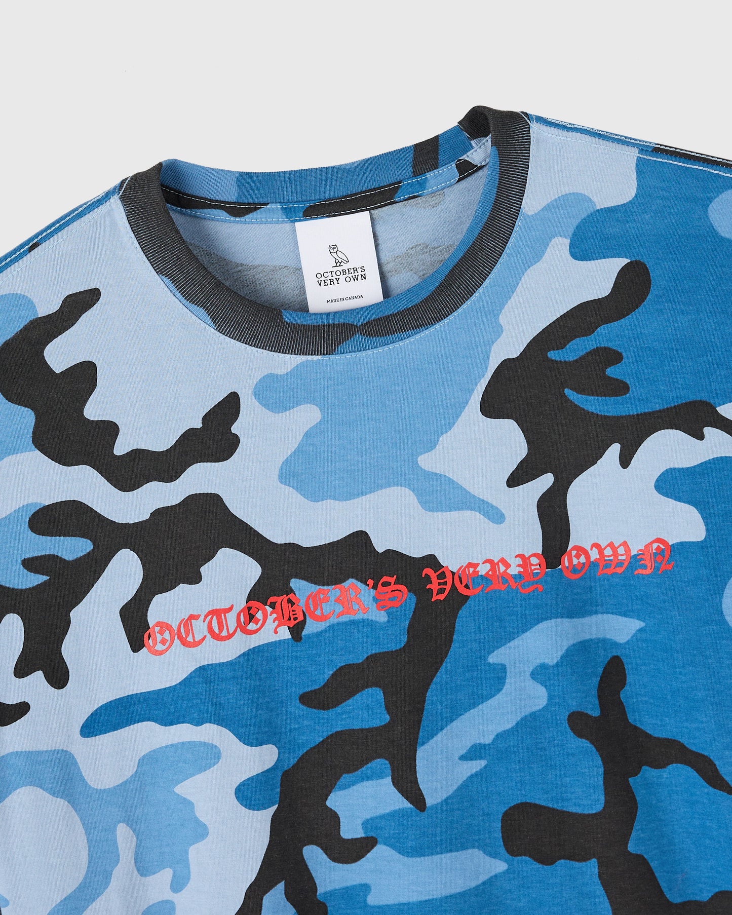 T-shirt graphique Theo Skudra Flagship - CAMOUFLAGE