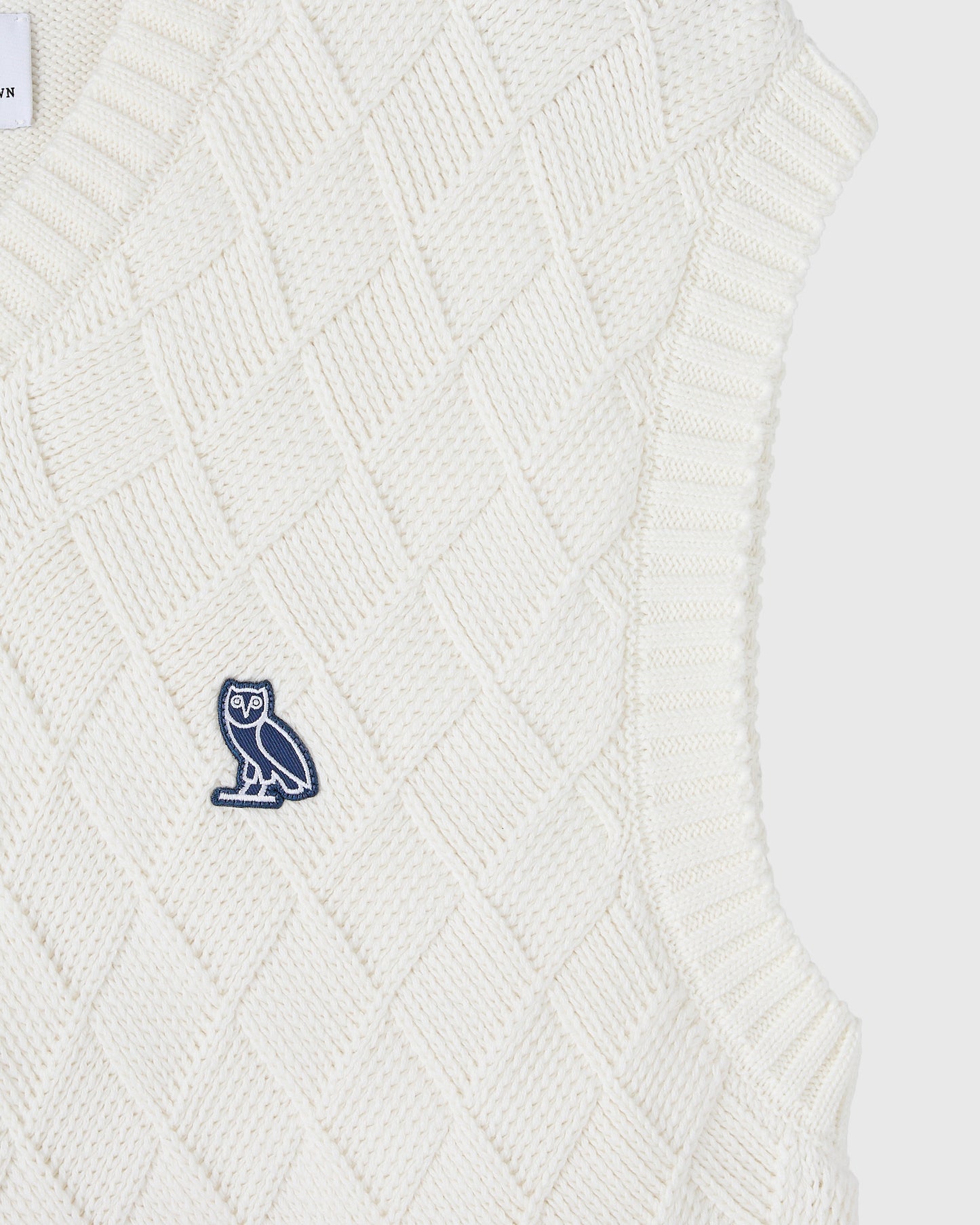 GILET EN MAILLE TRESSÉE – CRÈME