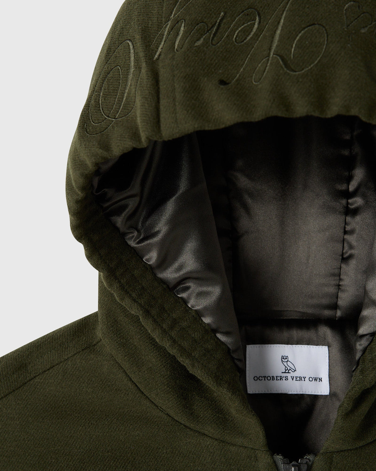 SWEAT À CAPUCHE EN TWILL DOUX REMBOURRÉ - RÉSINE NOIRE